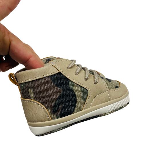 NWT Baby Deer Size 3 (6-9M) Camo Soft Sole Lace Up Shoes - Picture 1 of 4